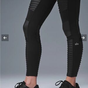 NWOT Alo Moto leggings
